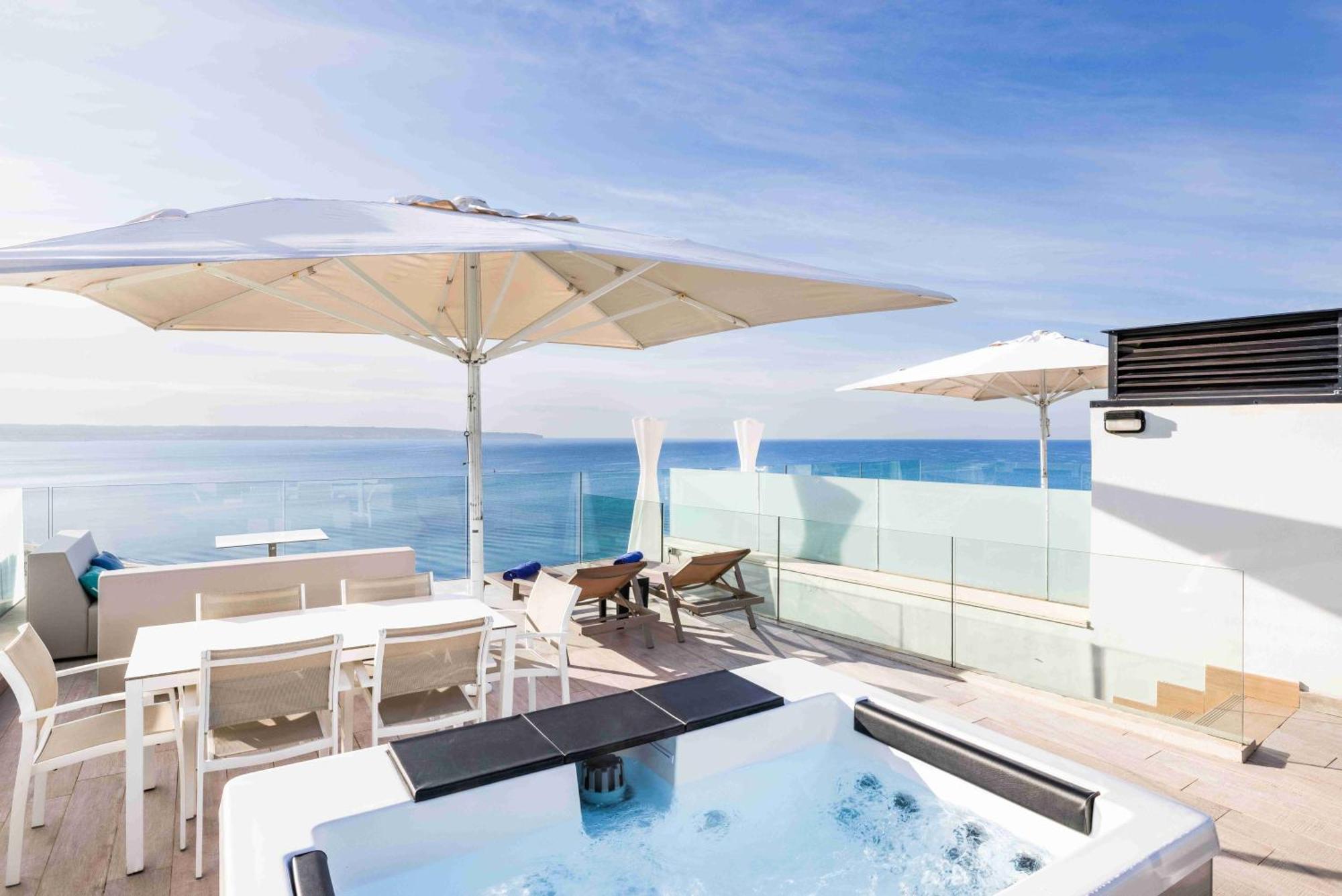Deluxe Penthouse Apartment Sea View